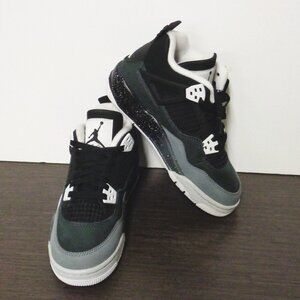 Brand New Nike Air Jordan 4 Retro Boys 4.5 Sneakers. Black/White FQ8213-002. F56